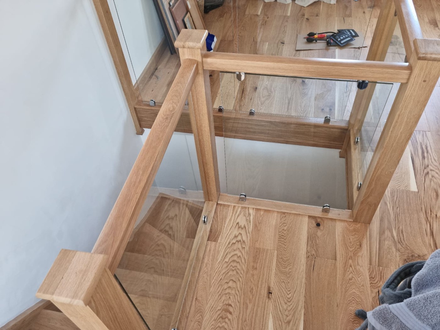 Timber staircase balustrade with glass panels
